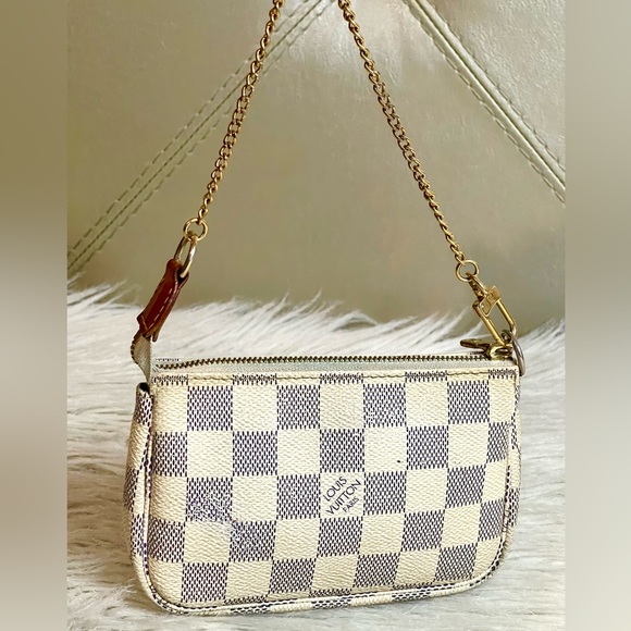 Authentic Louis Vuitton Pochette - Picture 5 of 16